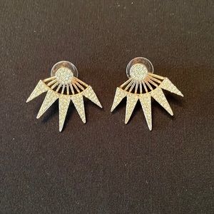 🌟$5 w/purchase🌟 Sparkling CZ Studs with Matching Back Hanging Cuff!